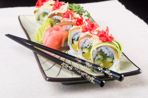 Cocina japonesa. sushi en el fondo — Foto de Stock