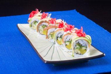 Japon mutfağı. Arka planda suşi var.