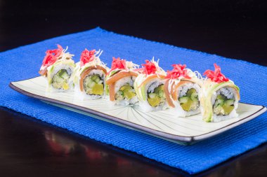 Japon mutfağı. Arka planda suşi var.