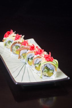 Japon mutfağı. Arka planda suşi var.