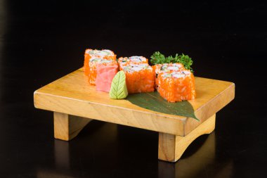 Japon mutfağı. Arka planda suşi var.