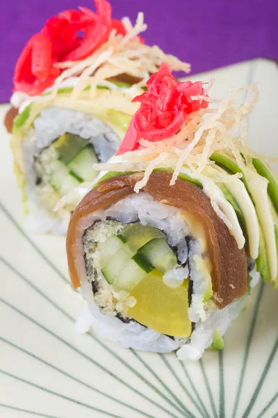 Cucina giapponese. sushi sullo sfondo — Foto Stock