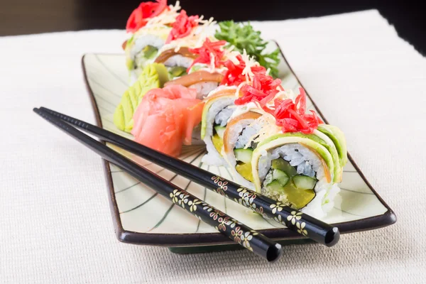 Japansk mat. sushi på bakgrunden — Stockfoto