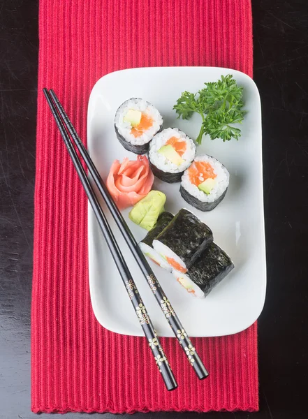 Japansk mat. sushi på bakgrunden — Stockfoto