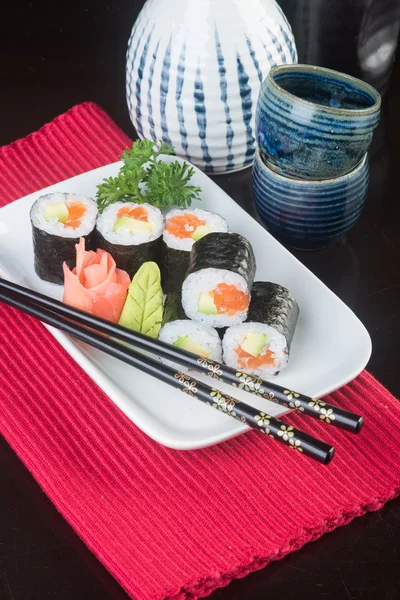 Masakan Jepang. sushi di latar belakang — Stok Foto