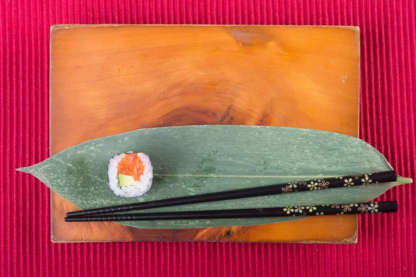 Japansk mat. sushi på bakgrunden — Stockfoto