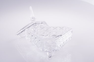 kristal cam kase bir arka plan üzerinde.