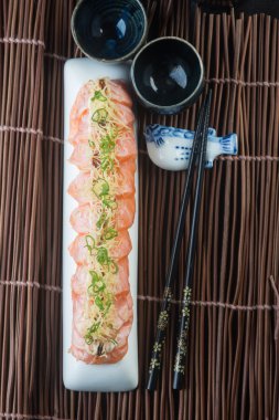 Japon mutfağı. sashimi arka planda