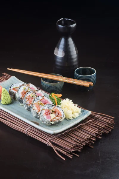 Japán konyha. sushi a háttérben — Stock Fotó