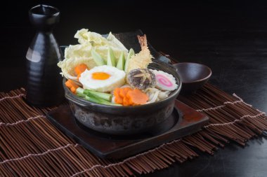 Japon mutfağı. Udon arka planda