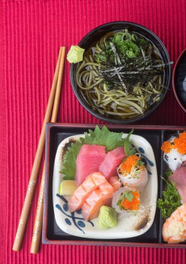 Japon mutfağı. Öğle Yemeği kutu set arka planda