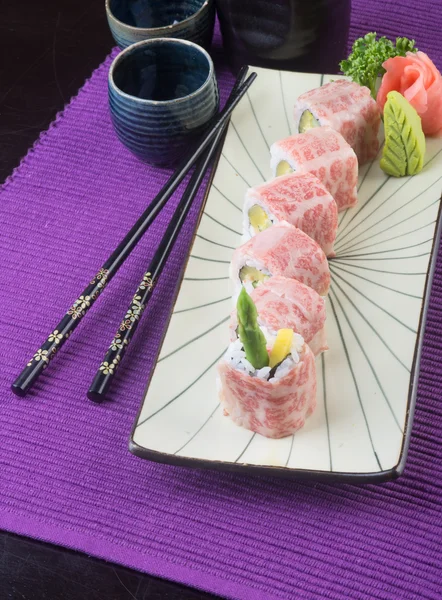 Japanse keuken. sushi op de achtergrond — Stockfoto