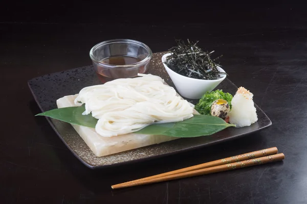 Cucina giapponese. udon sullo sfondo — Foto Stock