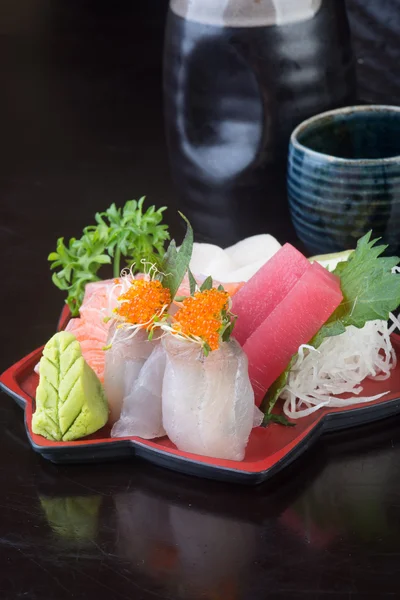 Japanse keuken. Sashimi op de achtergrond — Stockfoto