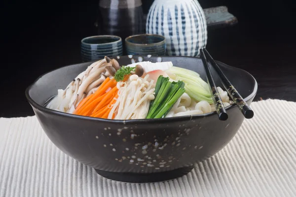 Japansk mat. Udon i bakgrunden — Stockfoto