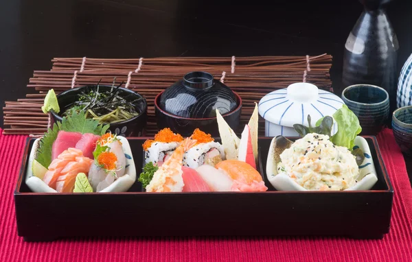 Ιαπωνική κουζίνα. μεσημεριανό γεύμα box-set για το ιστορικό — Φωτογραφία Αρχείου