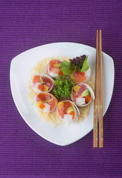 Cocina japonesa. sushi en el fondo — Foto de Stock