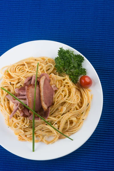 Japanse keuken. spaghetti op de achtergrond — Stockfoto