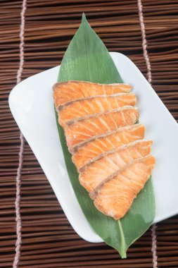 Japon mutfağı. arka planda kızarmış balık