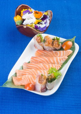 Japon mutfağı. sashimi arka planda