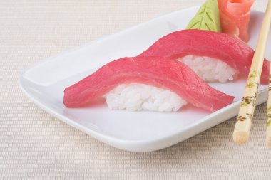 Japon mutfağı. arka planda suşi orkinos