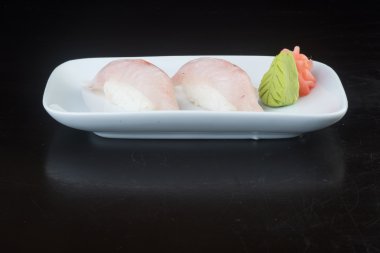 Japon mutfağı. Arka planda suşi var.