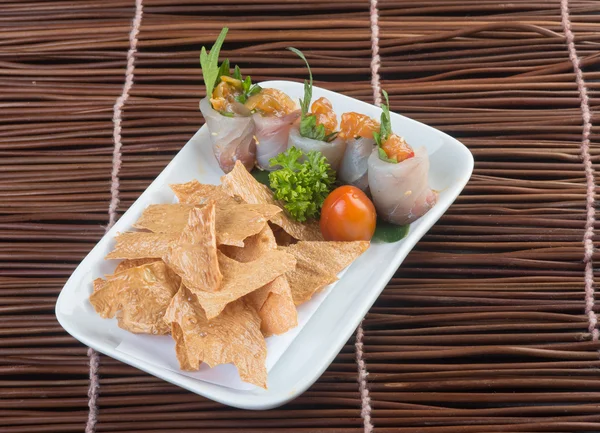 Cocina japonesa. sushi en el fondo — Foto de Stock