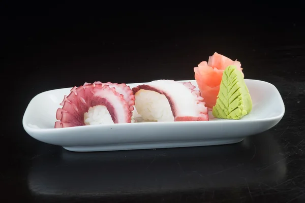 Japanse keuken. Sushi octopus op de achtergrond — Stockfoto