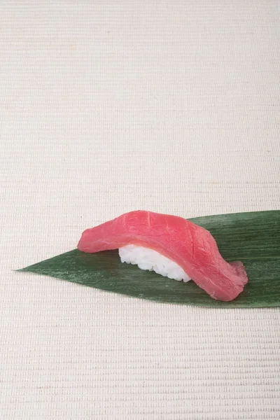Japon mutfağı. arka planda suşi orkinos — Stok fotoğraf