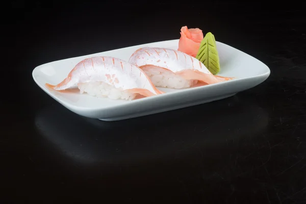 Japanse keuken. Sushi zalm op de achtergrond — Stockfoto