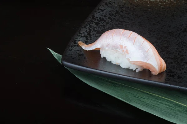 Cocina japonesa. salmón de sushi en el fondo —  Fotos de Stock