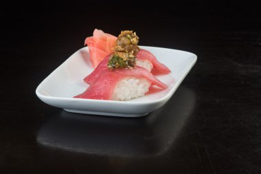 Japon mutfağı. arka planda suşi orkinos