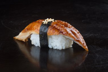 Japon mutfağı. arka planda unagi suşi