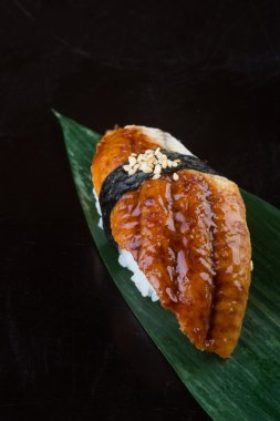 Japon mutfağı. arka planda unagi suşi