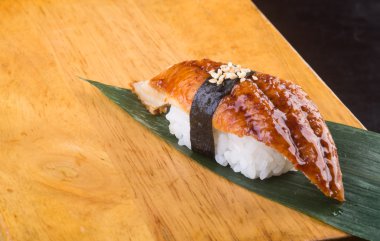 Japon mutfağı. arka planda unagi suşi