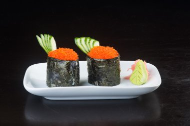 Japon mutfağı. Arka planda suşi var.