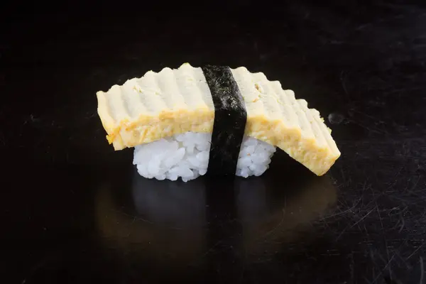 Japanische Küche. Sushi auf dem Hintergrund — Stockfoto