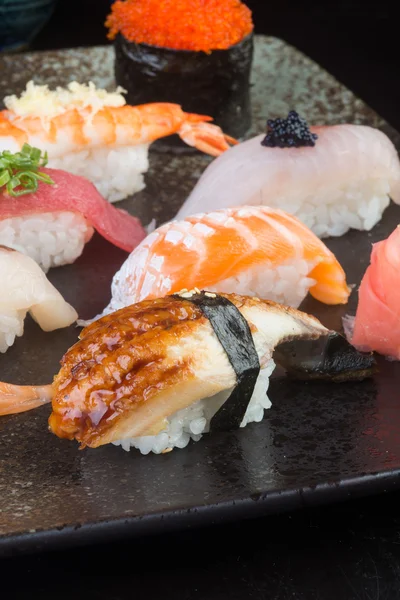 Japanse keuken. Sushi instellen op de achtergrond — Stockfoto