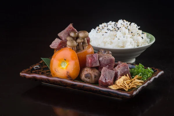 Cocina japonesa. cubo de ternera en el fondo — Foto de Stock