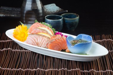 Japon mutfağı. sashimi arka planda