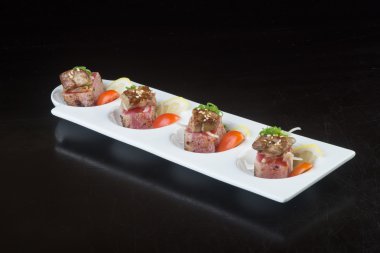 Japon mutfağı. sashimi arka planda