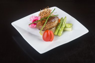 Japon mutfağı. sığır eti küp arka planda