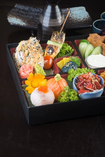 日本料理。午餐盒套餐的背景 — 图库照片