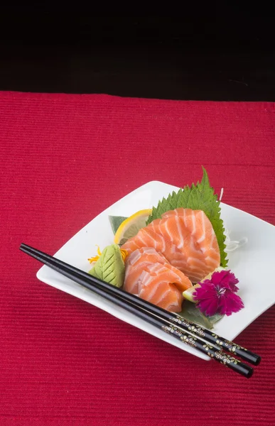 Japanse keuken. Sashimi op de achtergrond — Stockfoto