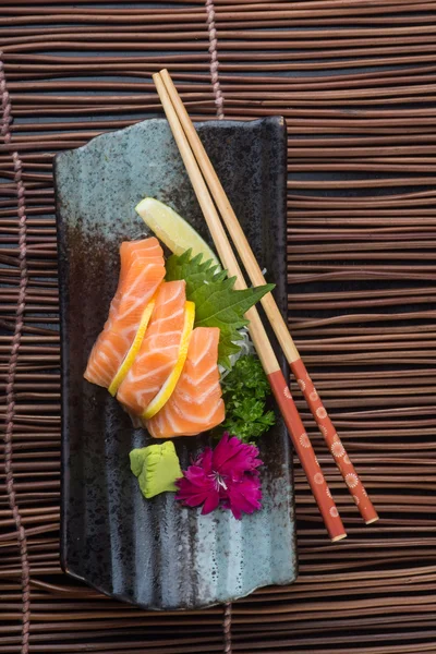 Japansk mat. sashimi på bakgrunden — Stockfoto