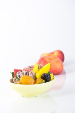 Konserve sebzeleri & kurutulmuş meyve. bir arka plan üzerinde gıda snack