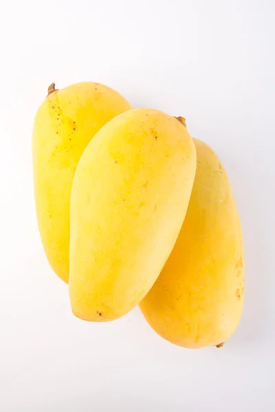 Fruta de mango amarillo sobre un fondo —  Fotos de Stock