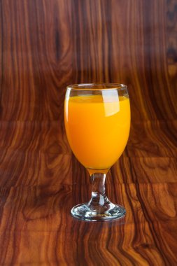 bir arka plan üzerine portakal suyu