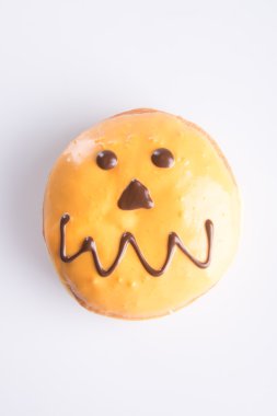 çörek. Halloween donut arka planda