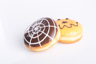 çörek. Halloween donut arka planda